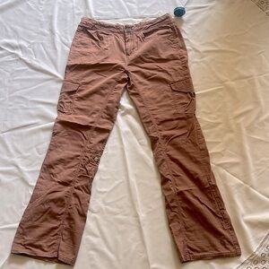 Mountain Hardwear women’s hiking pants-(w/roll up capri option!) Size 8